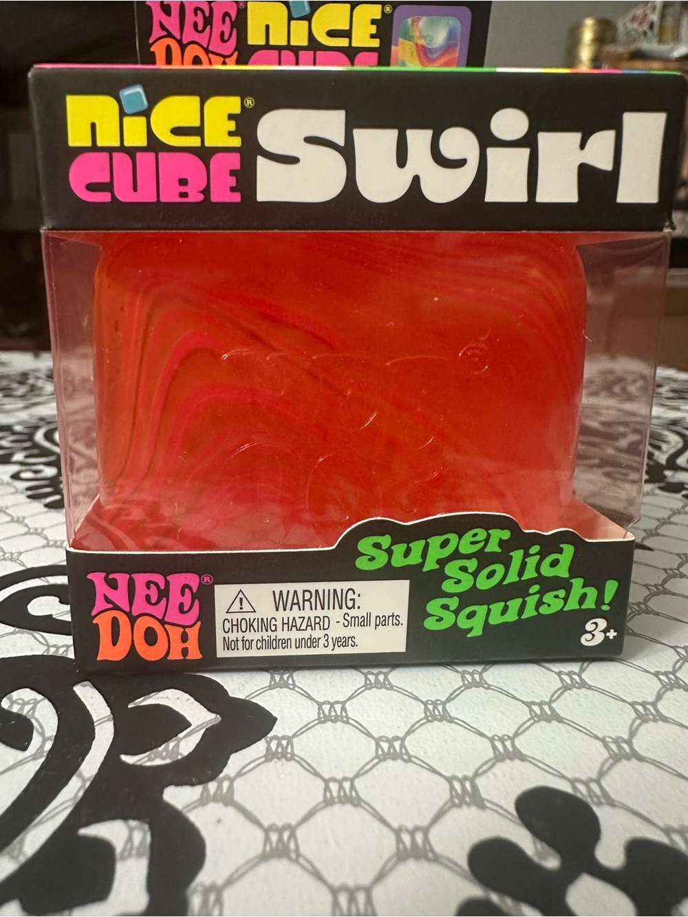 Nice Cube Swirl Super Solid Squish - Red